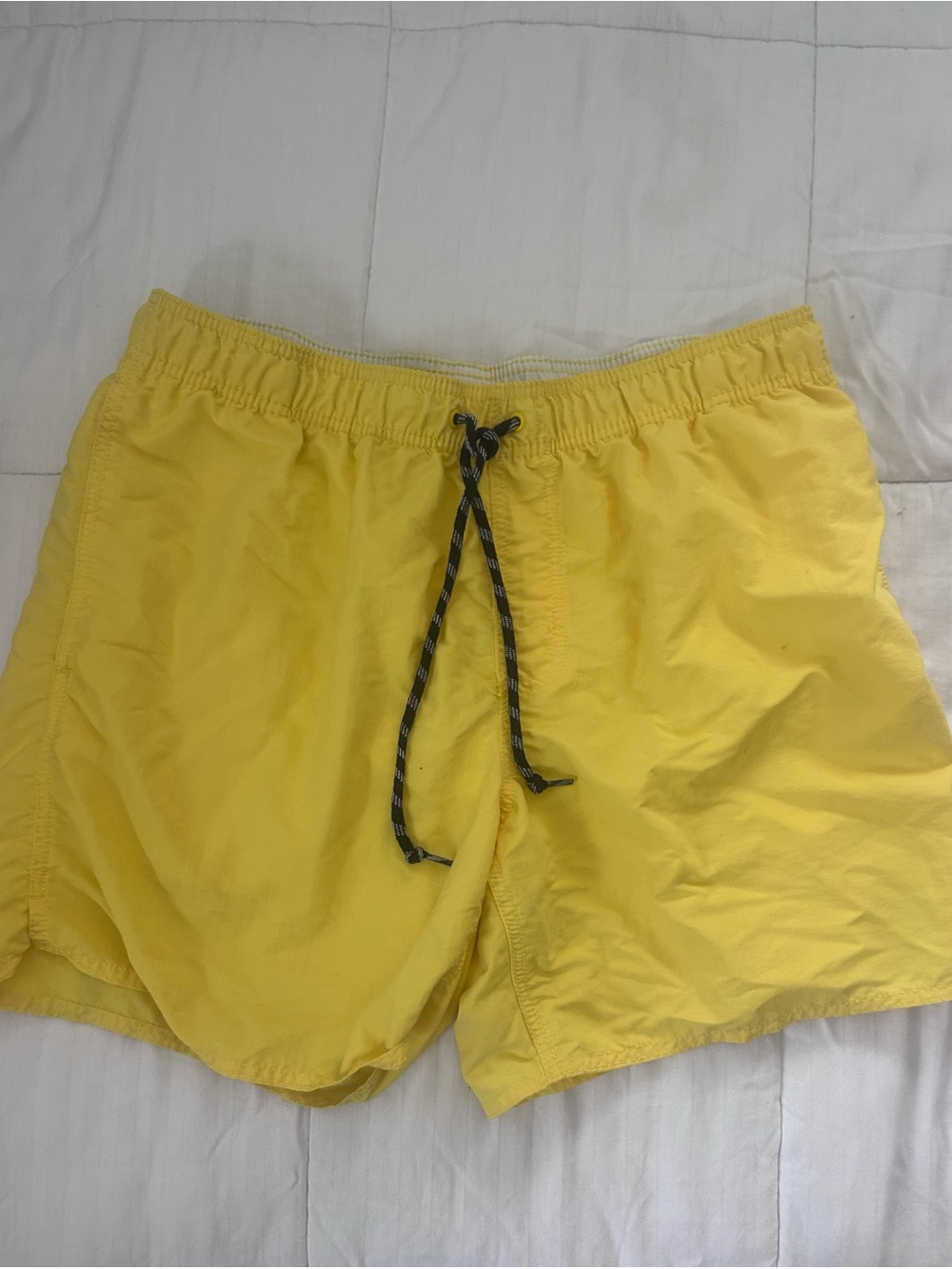 Like new mens szL yellow swim trunks